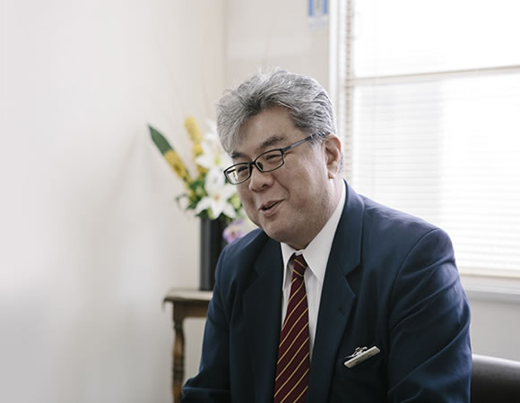 写真:インタビューの様子